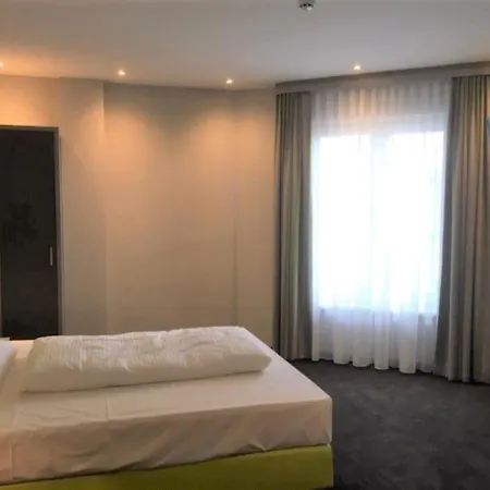Отель Sleepysleepy Dillingen 3*