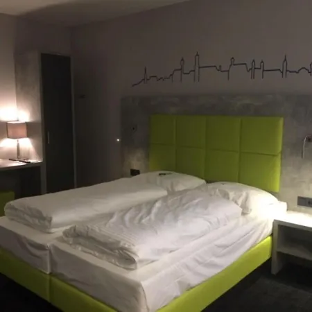 Отель Sleepysleepy Dillingen 3*